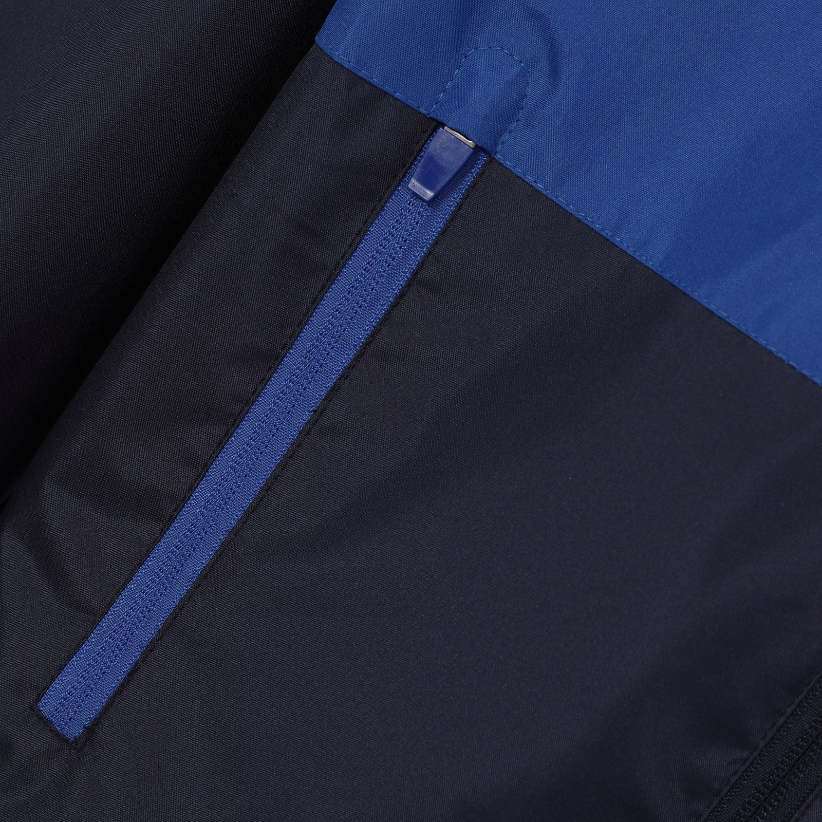 Chelsea adults shower jacket with hood in navy blue with club crest to chest.