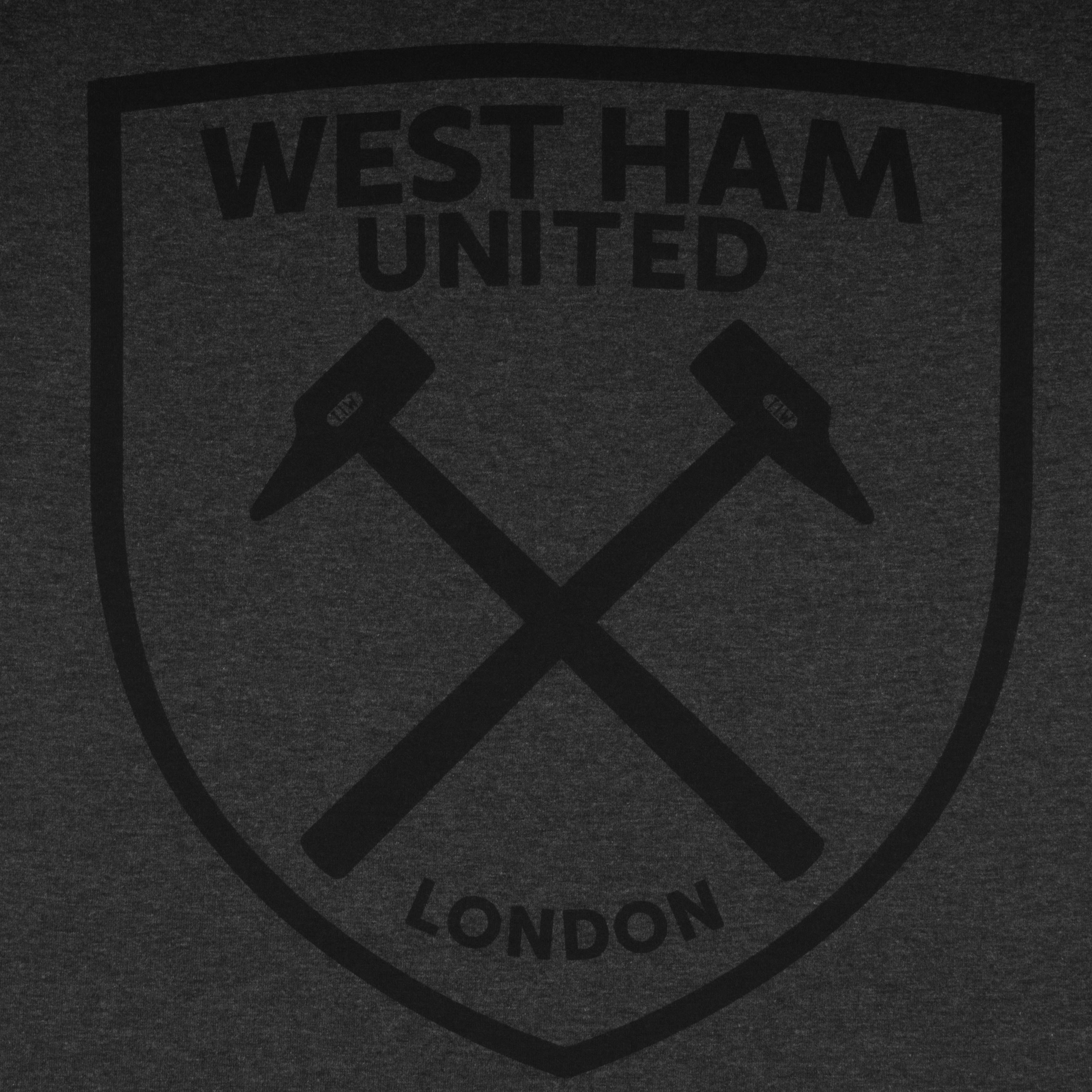 West Ham adults short pyjama set in claret with a short sleeve t-shirt & graphic. Shorts with logo to the left leg.