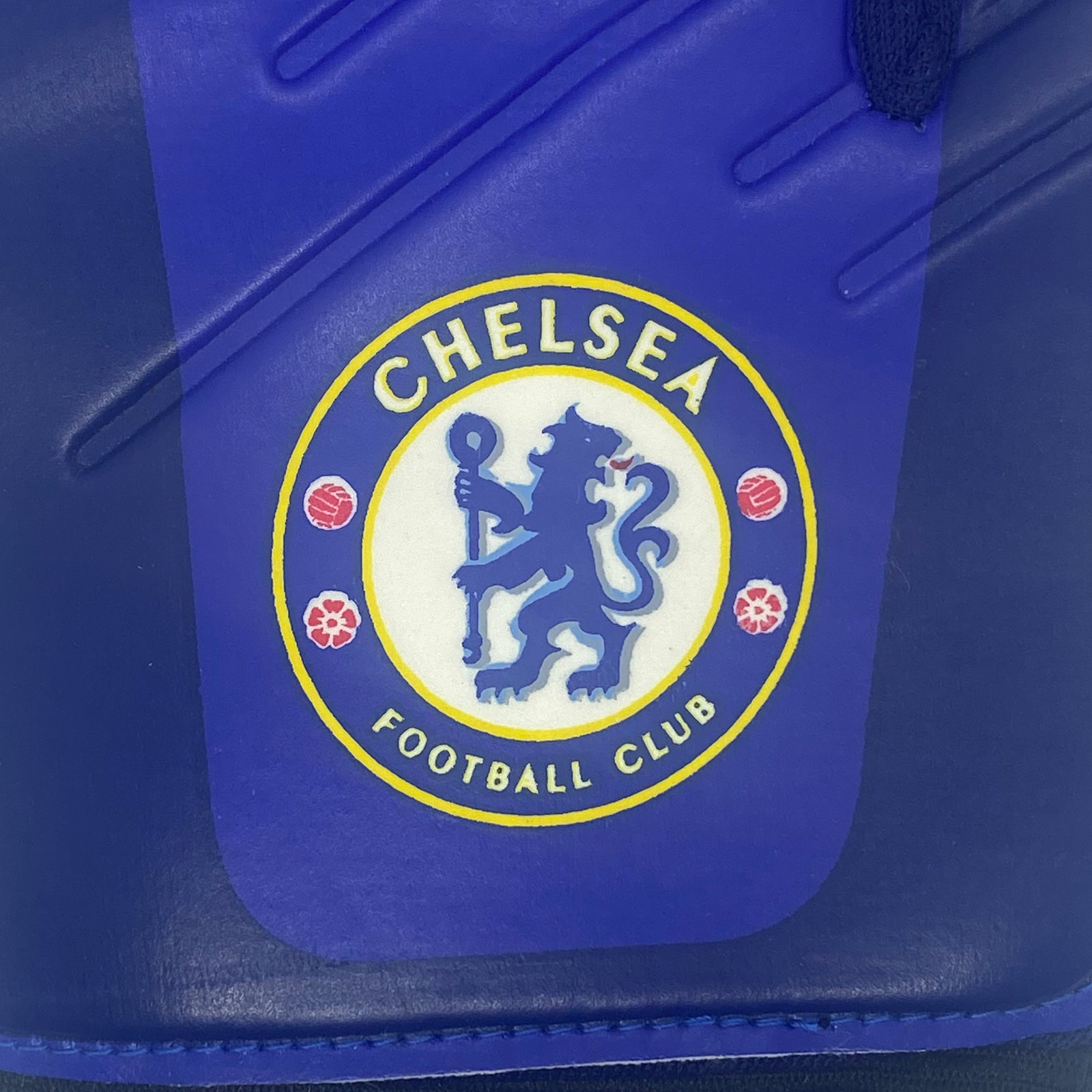 Chelsea size 4 blue ball with club crest & text. CFC crest & text print to each glove.