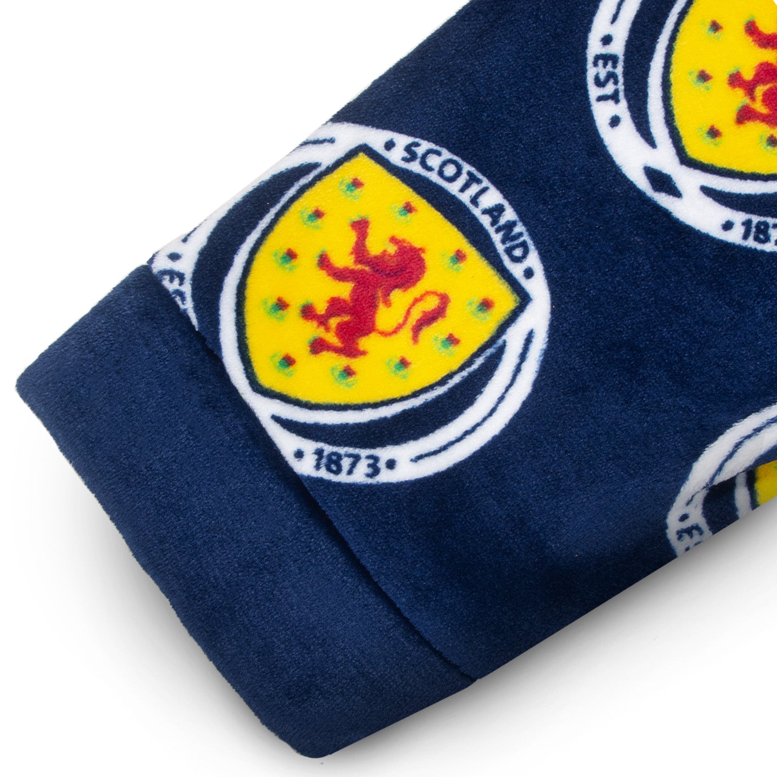 Scotland adults dressing gown hooded fleece with all over print team crest.
