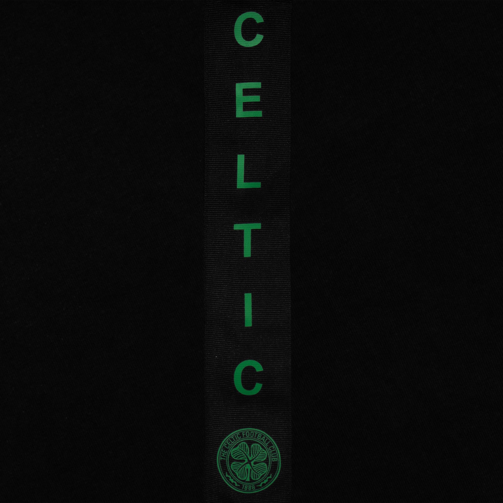 Celtic adults T-shirt, short sleeves in black with club crest to chest