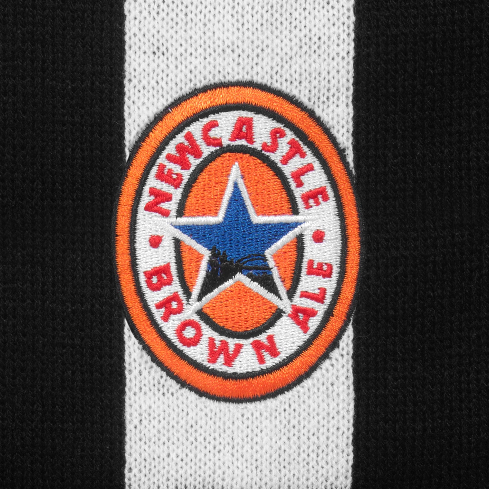 Newcastle Utd retro knitted beanie hat in black & white 1997 colours