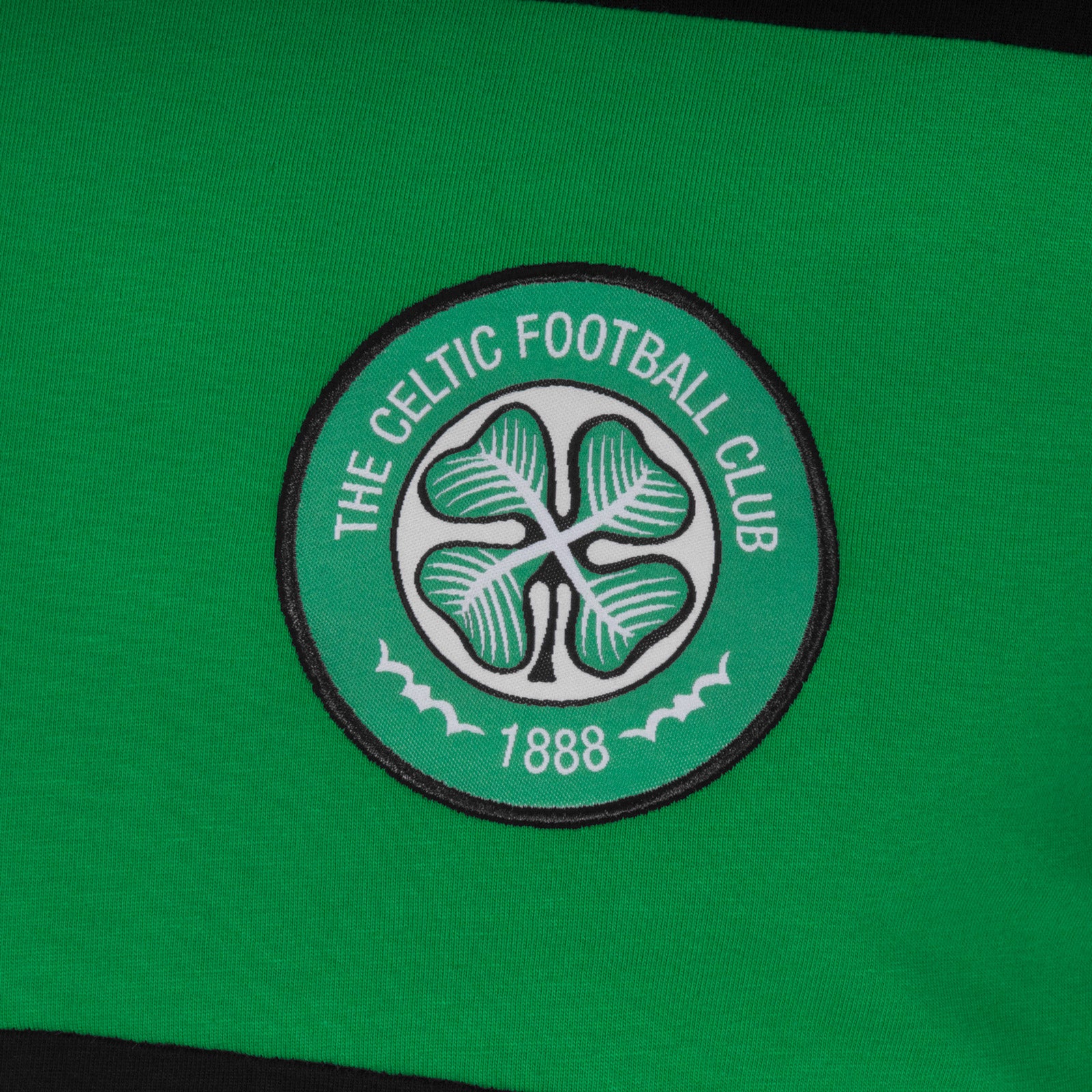 Celtic adults long pyjamas in black. Short sleeve top with badge to chest and long bottoms with badge.
