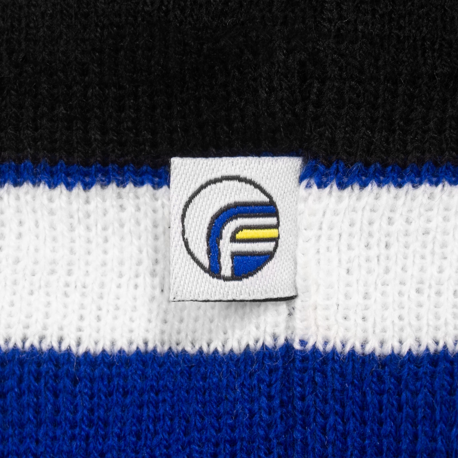 Man United bobble hat in retro blue 1996 colours