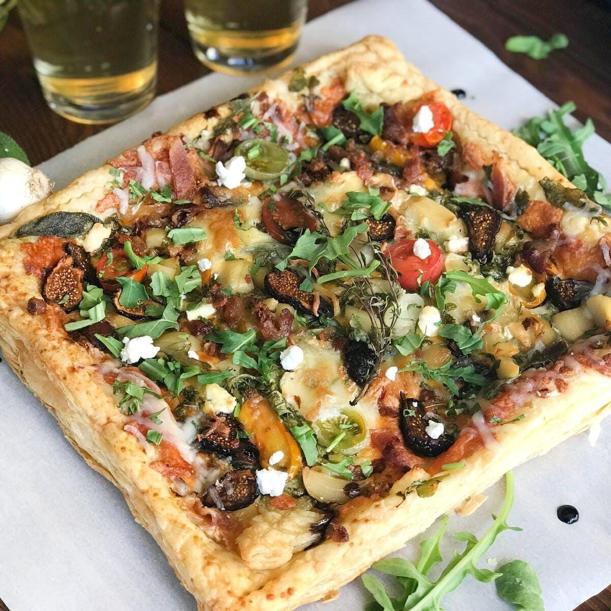 goldbelly-elegant-brie-puff-pastry-pizza