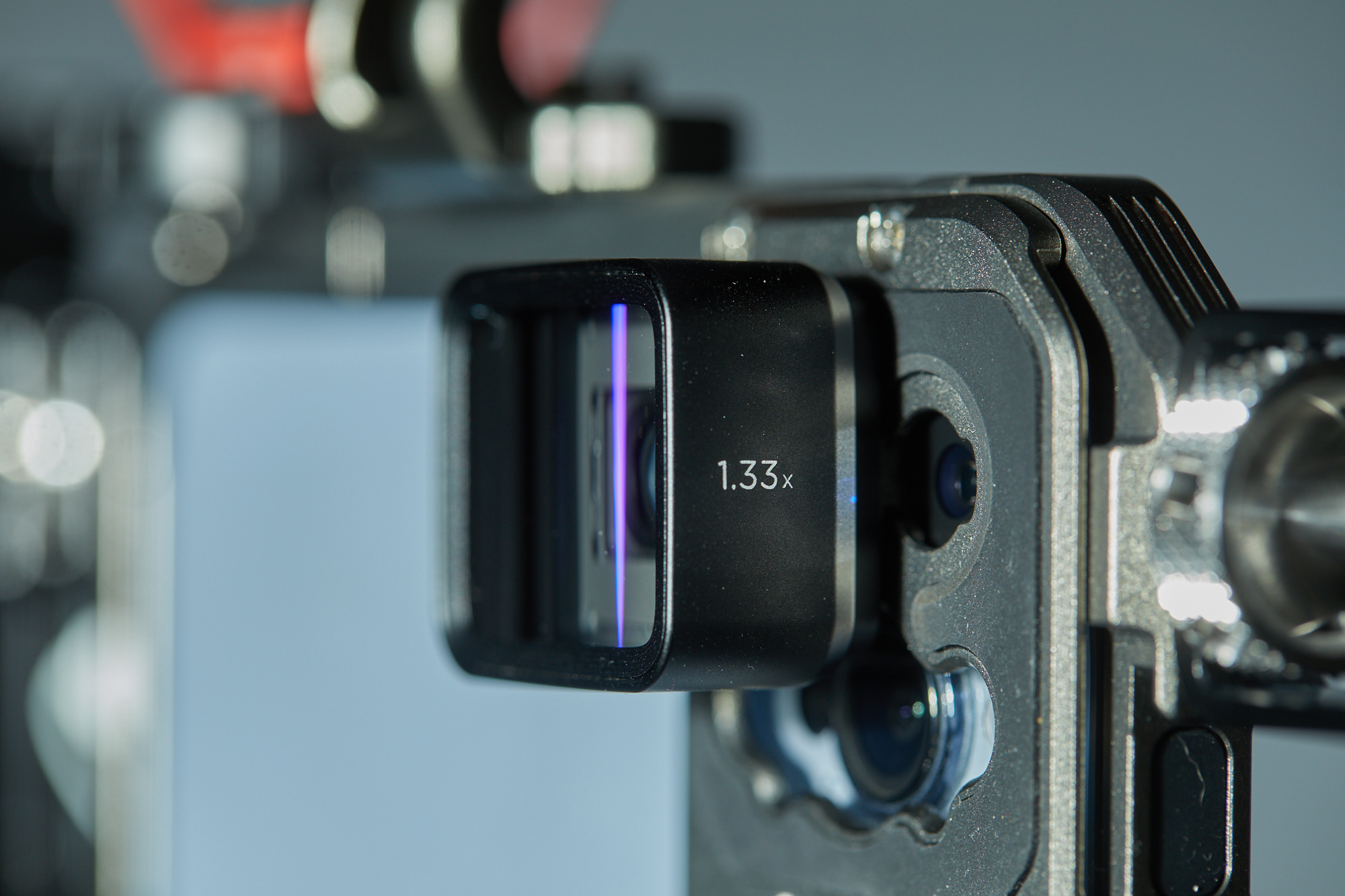 Moment Anamorphic lens