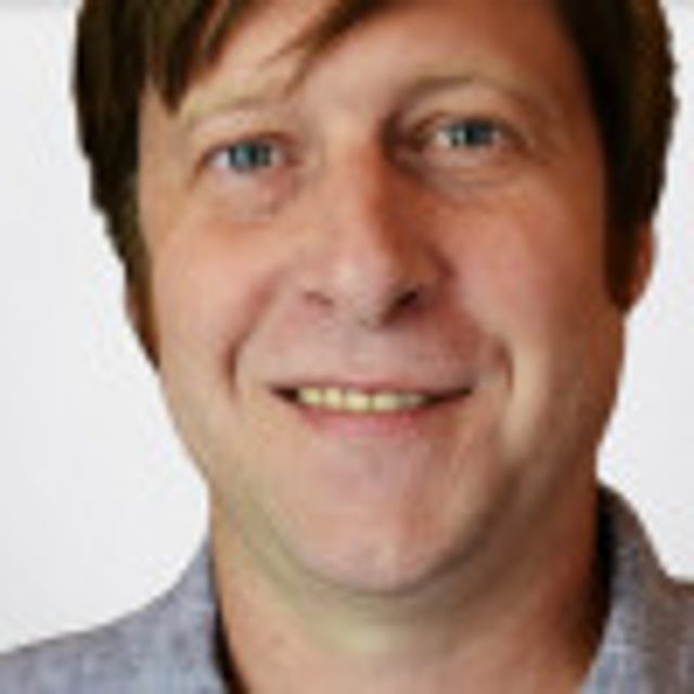 Headshot of Eliot Van Buskirk