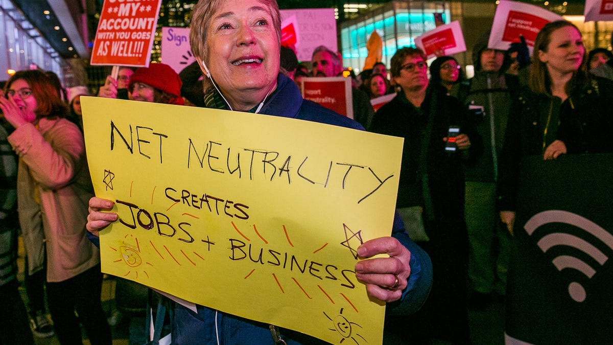 023-nyc-net-neutrality-protest-verizon-hq-dec-7-2017
