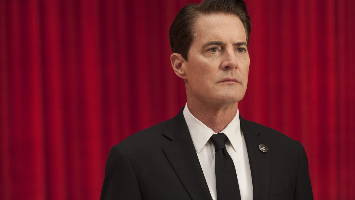 twin-peaks-pr-kyle-mchlachlan-red-curtain-1.jpg