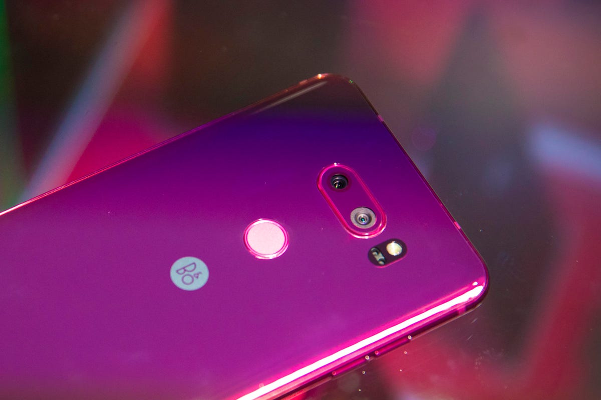 lg-v30-raspberry-rose-ces-2018-9101