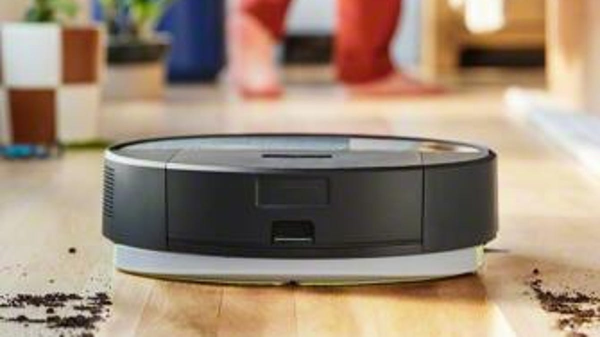 roomba-combo-205-black-photo-lifestyle-cleantrail-mop-plants-email-desktop-335x266