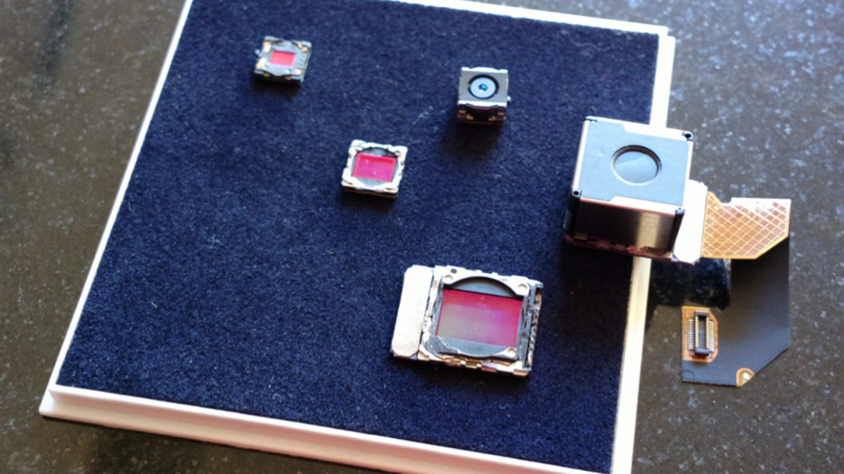 Nokia 808 PureView sensor and module, compared
