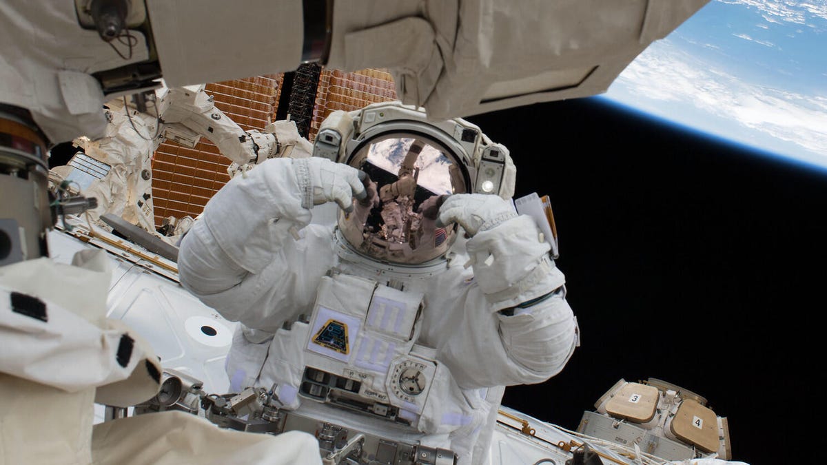 nasaastronautspacewalk