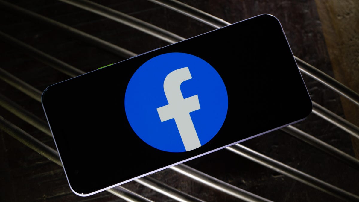 facebook-logo-phone-4597