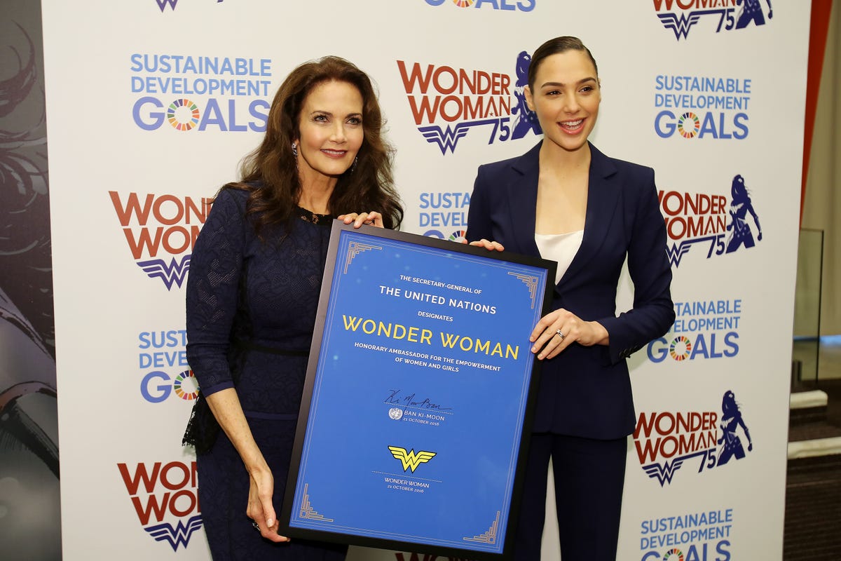 lynda-carter-and-gal-gadot-dc-entertainment.jpg