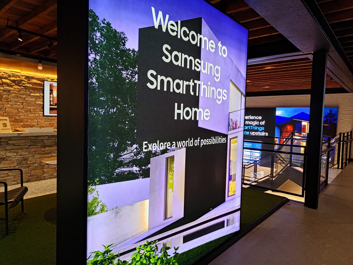 Samsung Smart Things Home sign at Samsung 837