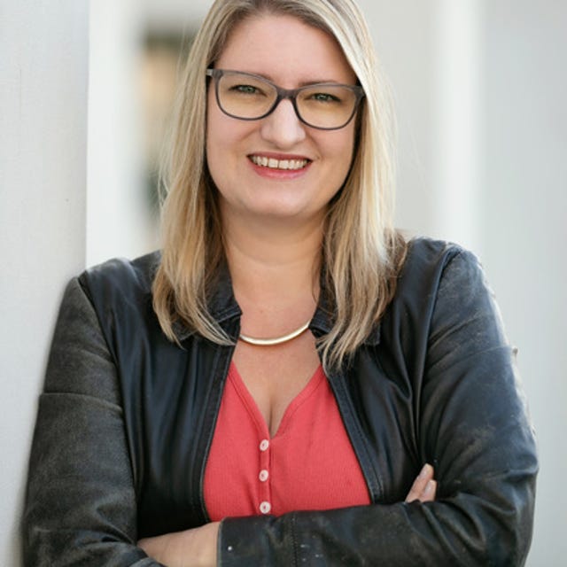 Headshot of Rachel Murphy