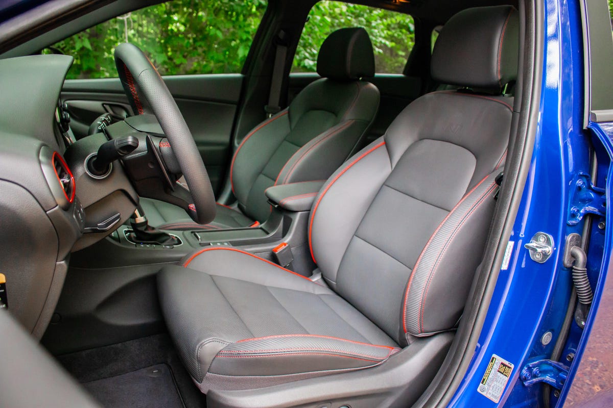 2019-hyundai-elantra-gt-n-line-11