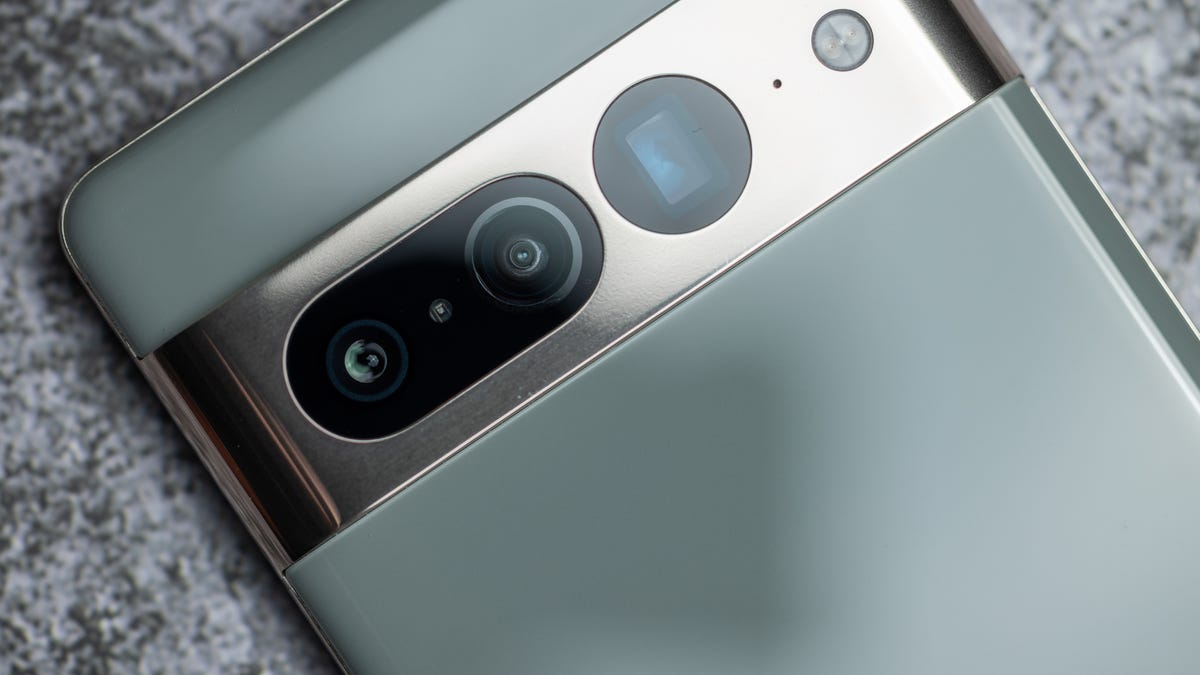 Google Pixel 7 Pro camera bar