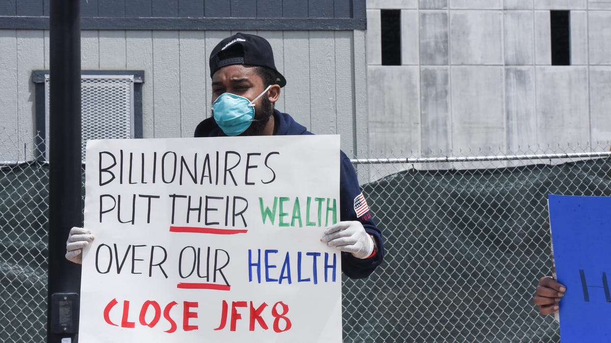 amazon-warehouse-protest