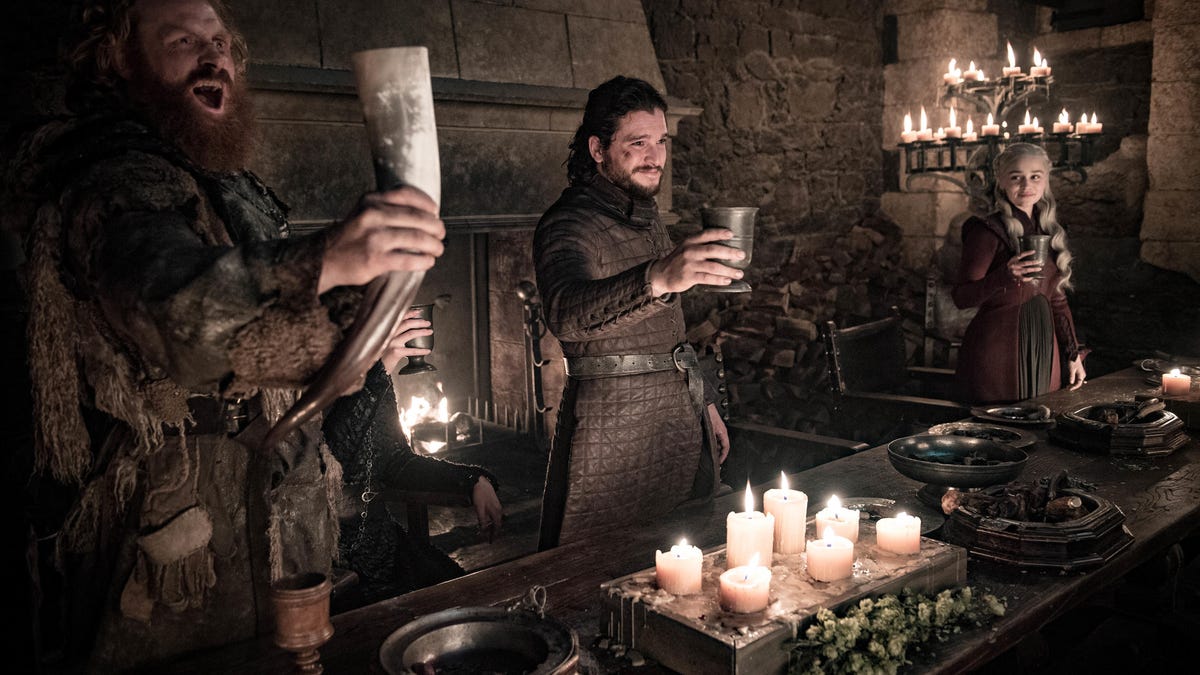 game-of-thrones-season-8-episode-4-tormund-jon-dany-toast-hs