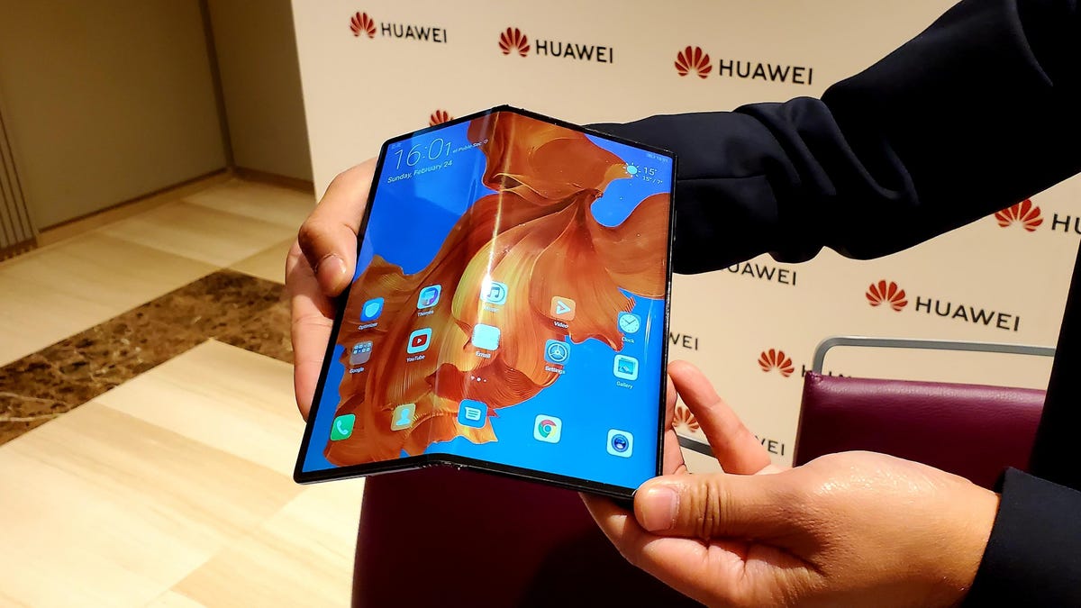 huawei-mate-x-clement-wong