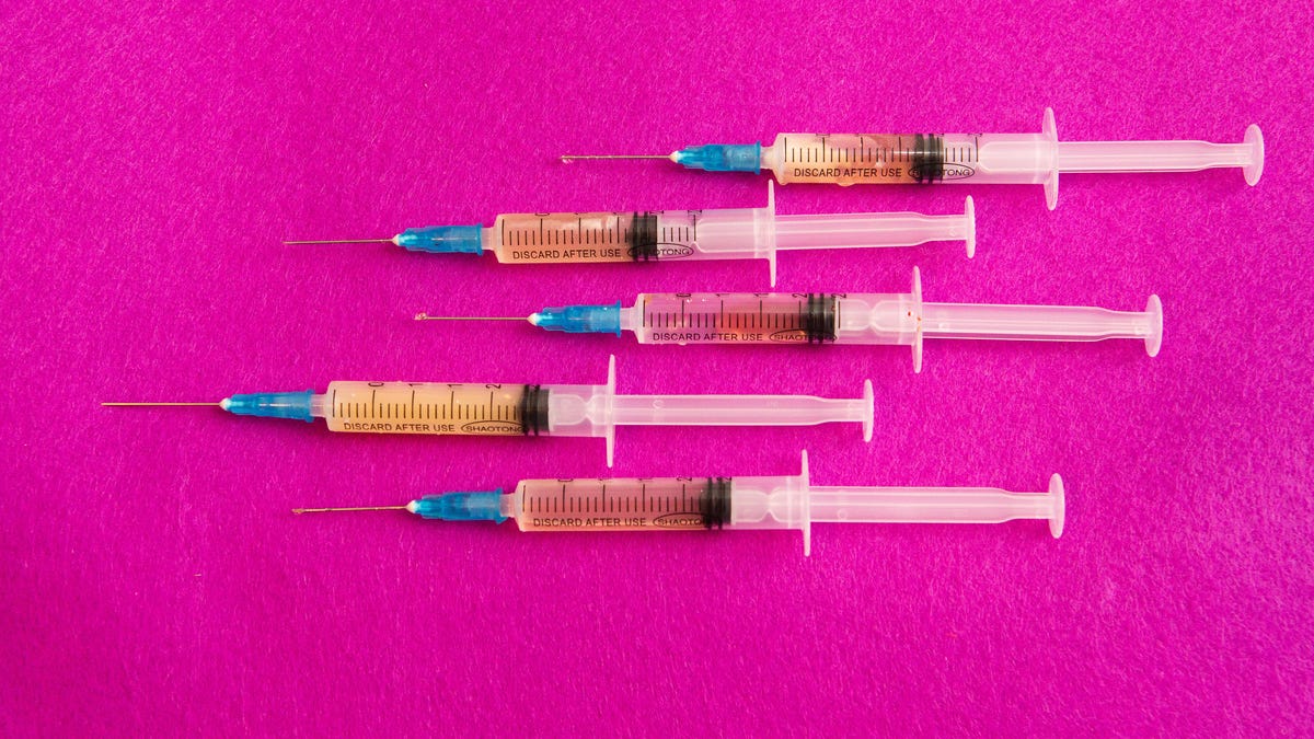 021-vaccine-covid-19-race-pharma-stocks-virus-2020-injection-mrna-trials-moderna-pfizer