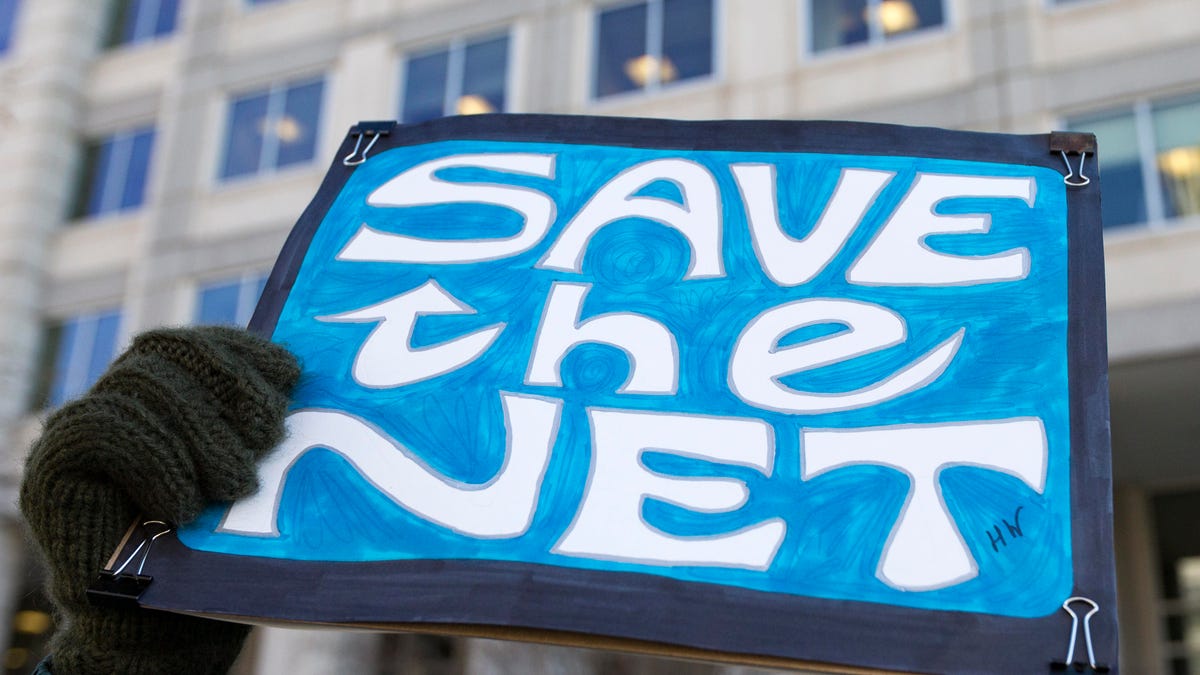 TOPSHOT-US-POLITICS-PROTEST-FCC