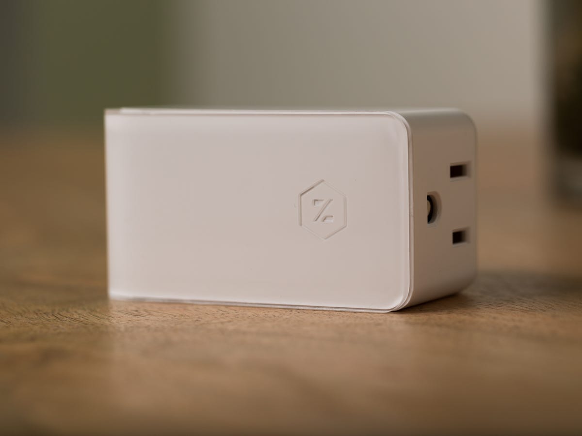 zuli-smart-plug-product-photos-3.jpg