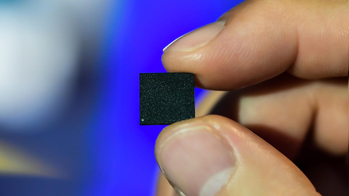 qualcomm-snapdragon-765-5g-mobile-platform-chip-front