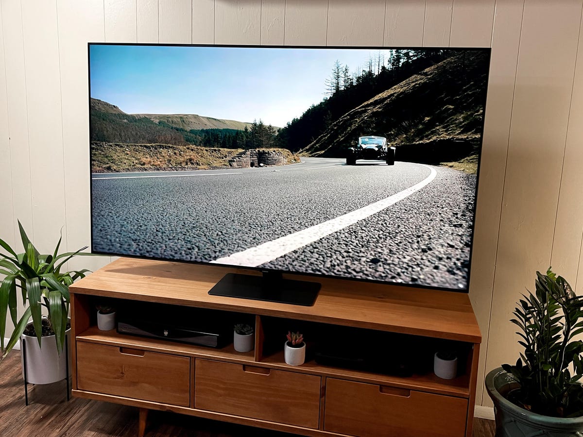 002-samsung-q80t-qled-tv-ovr