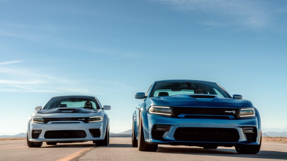 2020-dodge-charger-scat-pack-and-hellcat-widebody-3