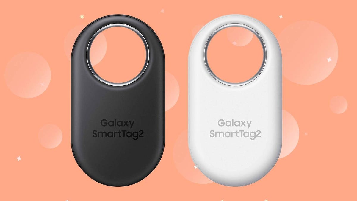 Black and white versions of the Galaxy SmartTag 2.