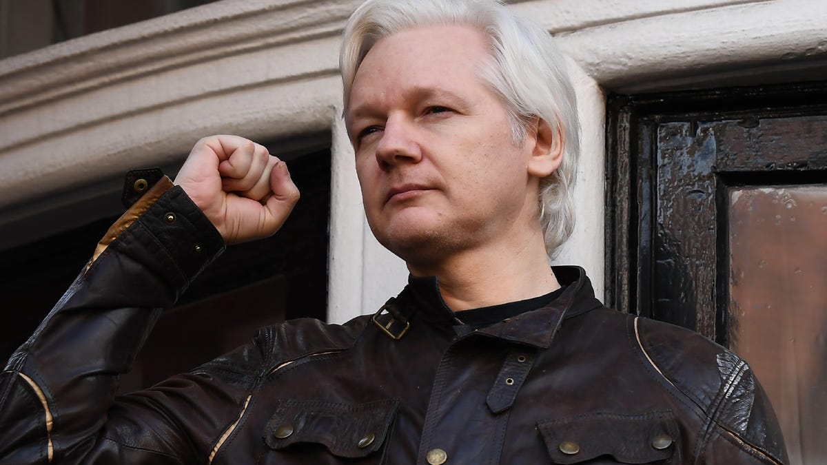 TOPSHOT-BRITAIN-SWEDEN-ECUADOR-ASSANGE-ASSAULT-POLICE