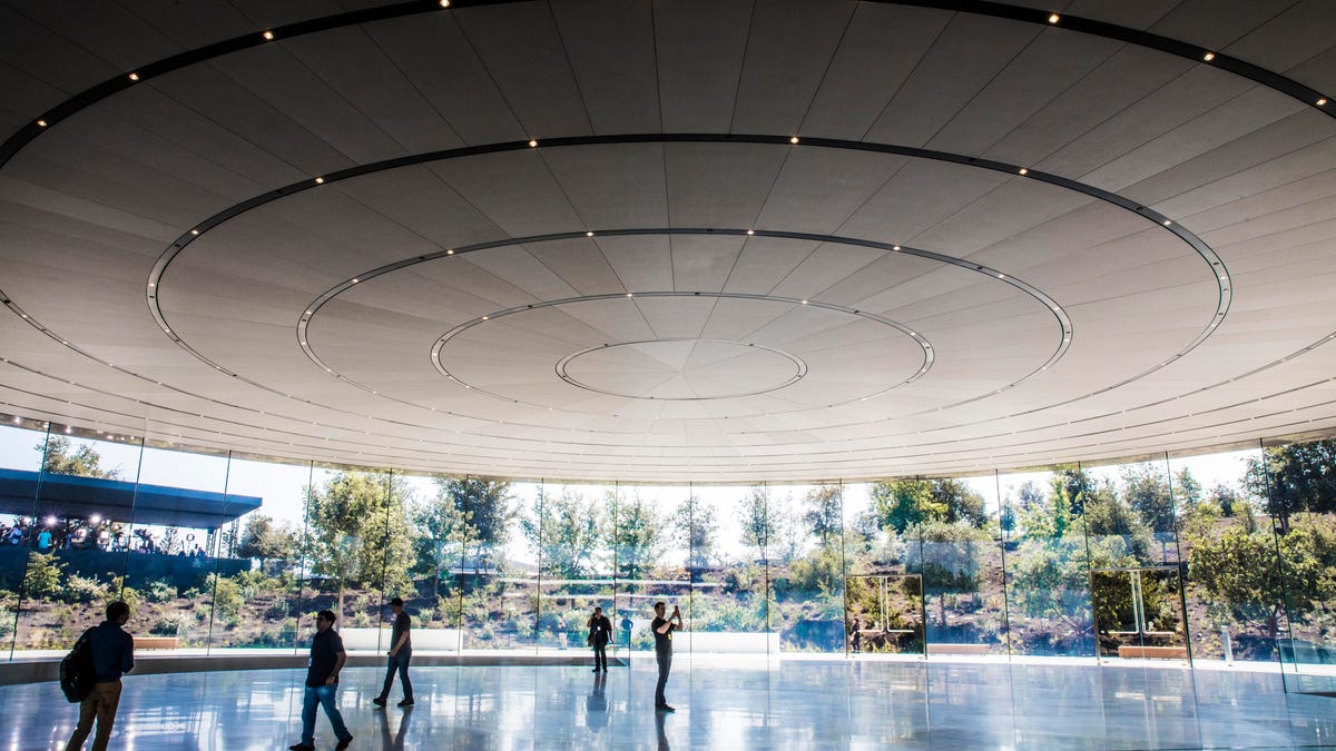 apple-park-steve-jobs-theater-4168