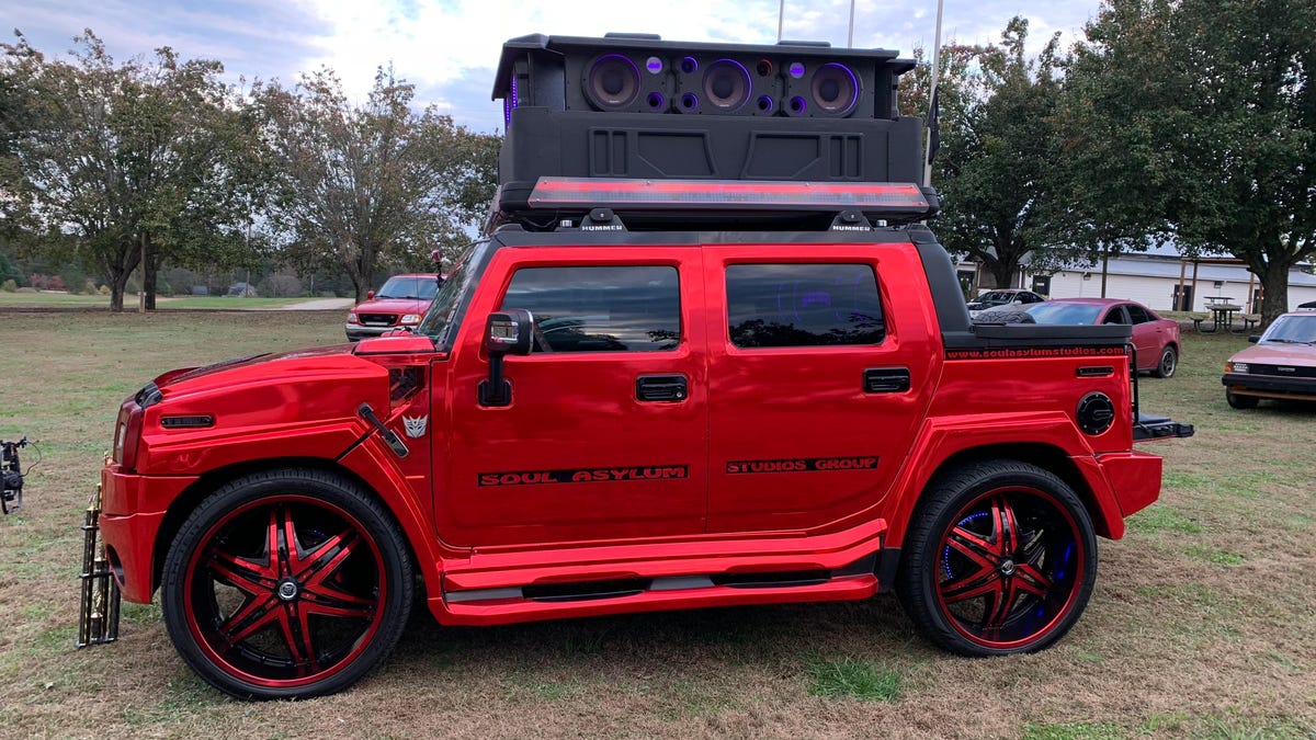 Worlds Loudest Hummer Boasts 86 Speakers