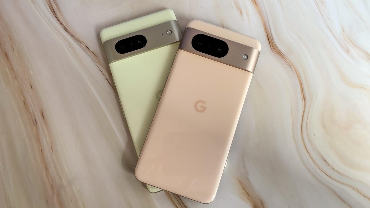 The Pixel 7 (bottom) and Pixel 8 (top)