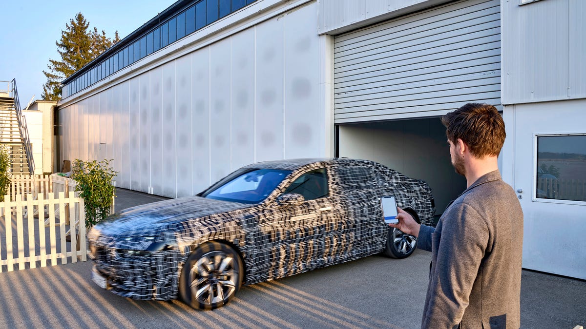 2023 BMW 7 Series Parking