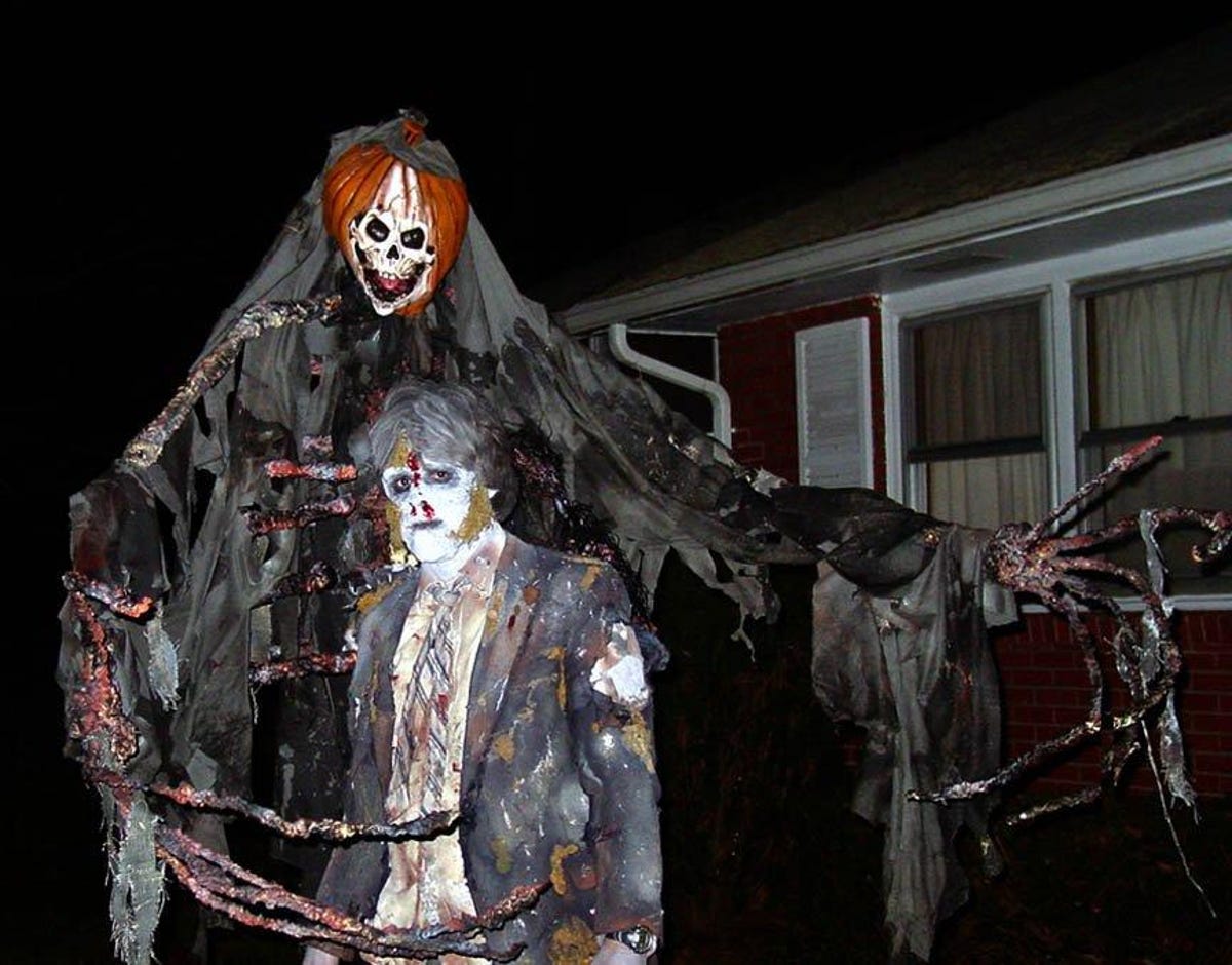 halloween-costume-contest