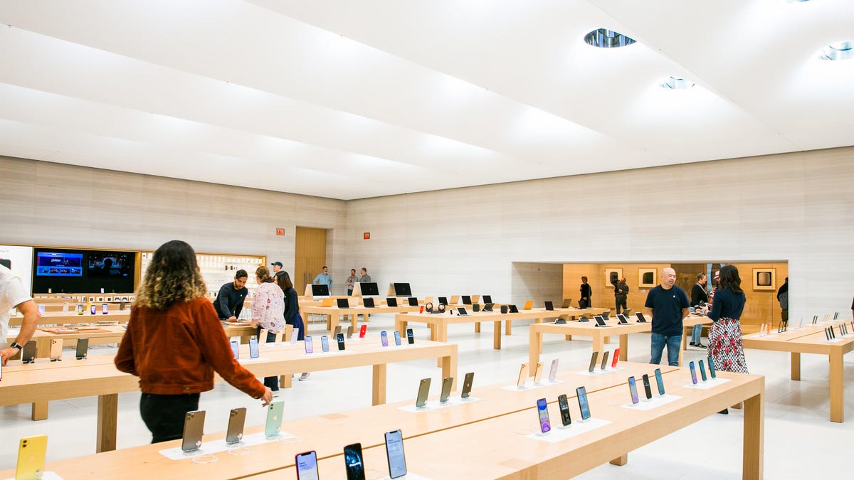 029-apple-store-fifth-avenue-the-cube-reopening-2019