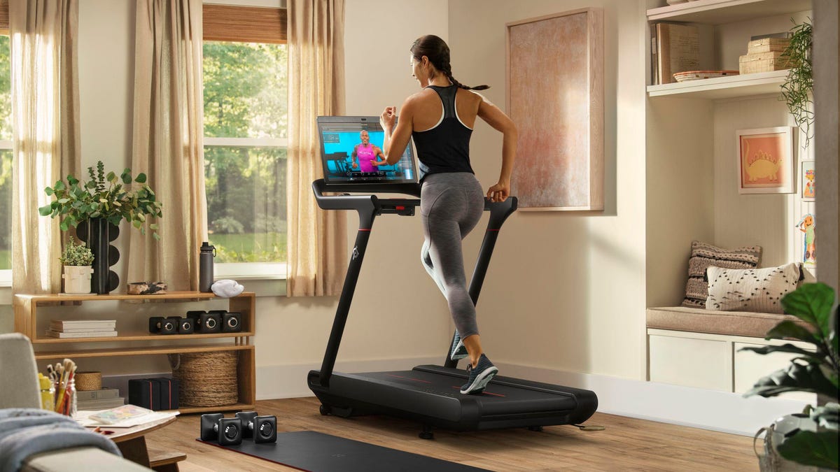 2020-07-15-prismlaunch-female-running-3quarter-0032-1-2560x1707