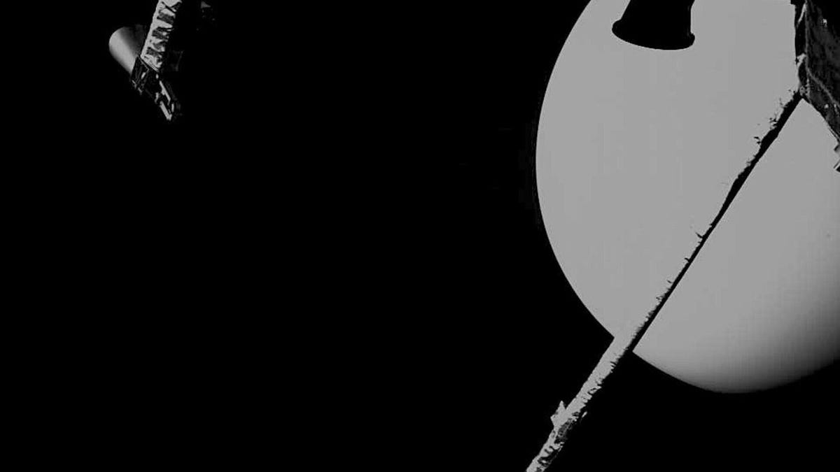 bepicolombo-images-venus-during-close-approach-pillars