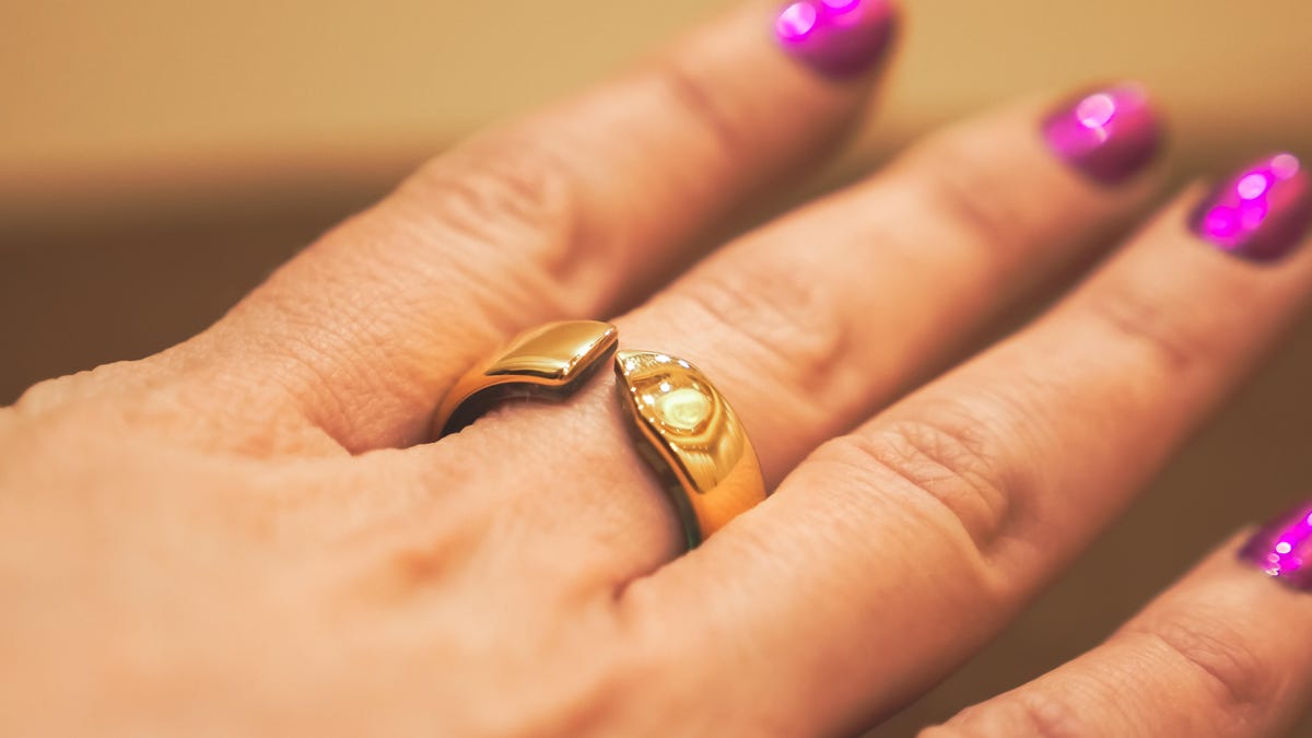 evie ring being worn by woman holding water bottle