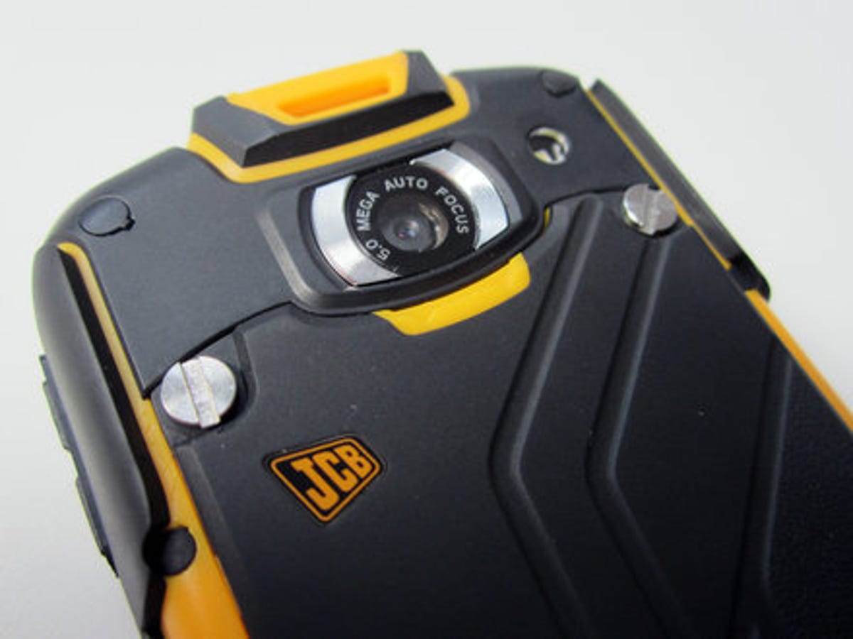 The yellow and black casing allows the JCB Toughphone Pro-Smart to blend effortlessly into any builder's toolbox.