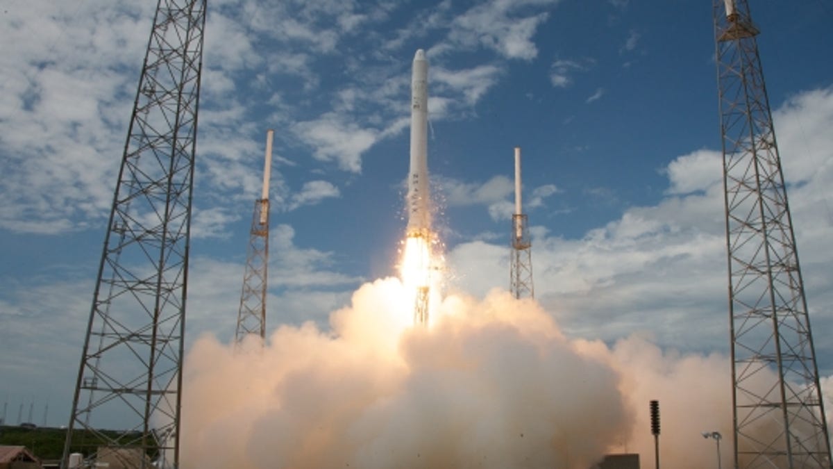 Falcon9liftoff.jpg