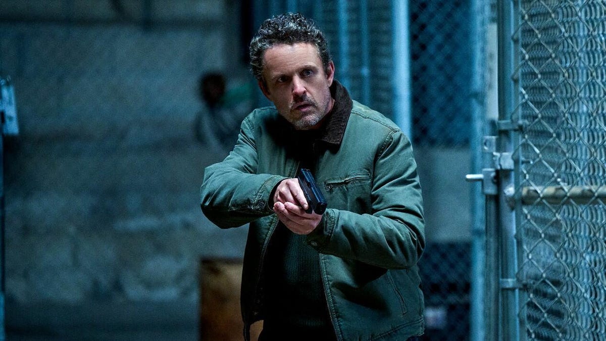 beast-in-me-david-lyons-netflix-2