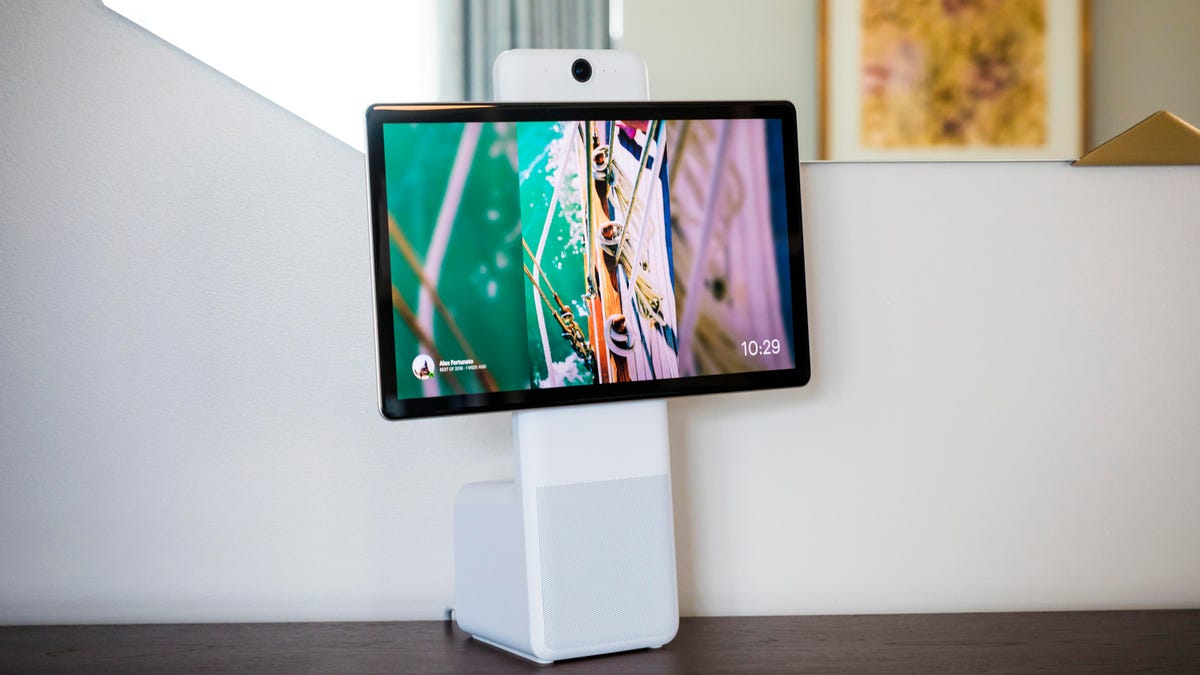 facebook-portal-plus-messenger-chat-2258