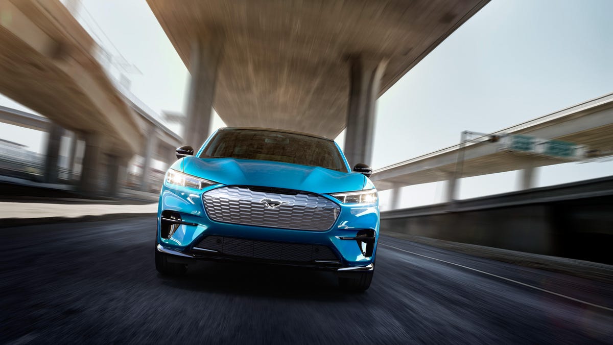 ford-mustang-mach-e-100