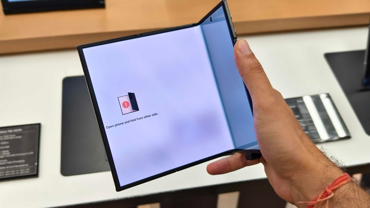 The alert system of the Galaxy Z TriFold is triggered when it is folded in the wrong way.