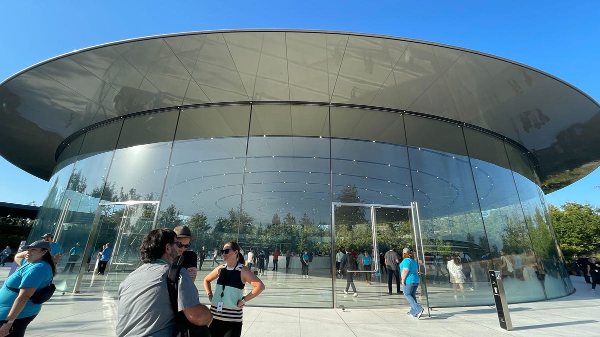 apple-sept-2022-event-on-site-lisa-eadicicco-2